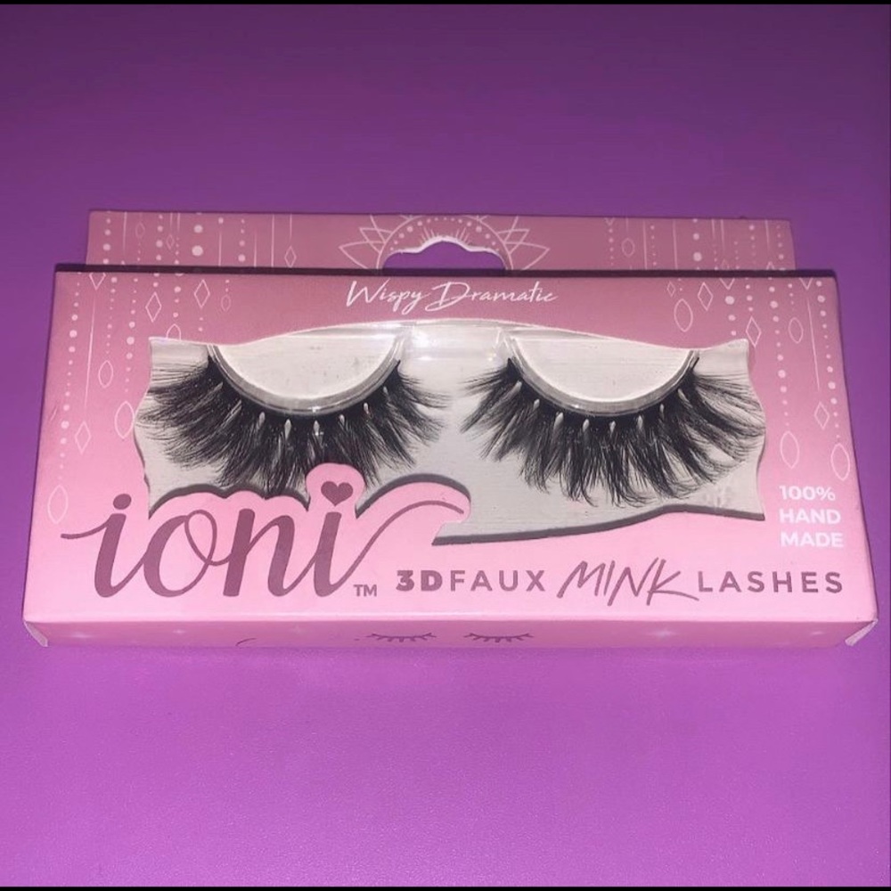 Eyelashes and eyelash glue.